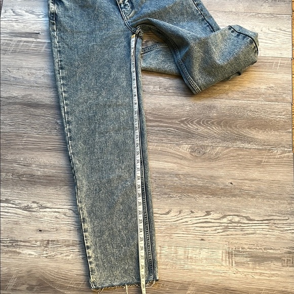 BDG Light Wash Denim Jeans - Picture 7 of 10